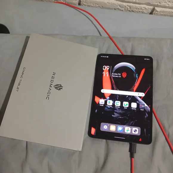 High-Performance Tablet with Red Highlights - Picture 2 of 4